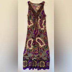 Sophisticated maxi dress in a beautiful multicolored pattern.